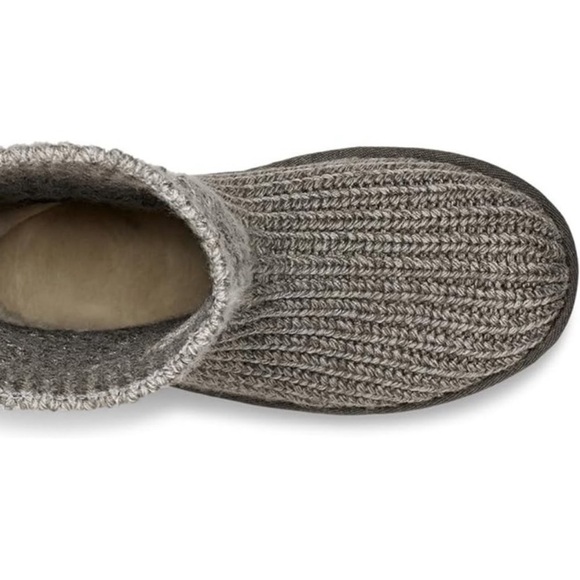 New without box UGG Women's Classic Cardi Cabled Knit Boot - Picture 5 of 6